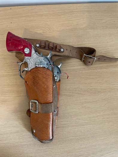 Vintage Lonestar cap guns with caps, leather  holsters with belt with cowboy hat c1960/70s