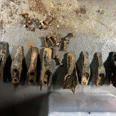 Digging bucket teeth