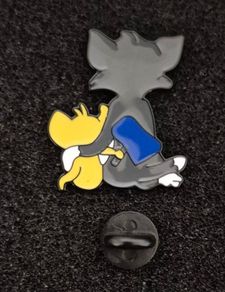 Tom and jerry , pin back badge.