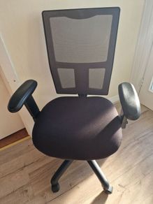 Ergonomic Mesh Office Chair, Fully Adjustable, Ideal for Home Office / Study