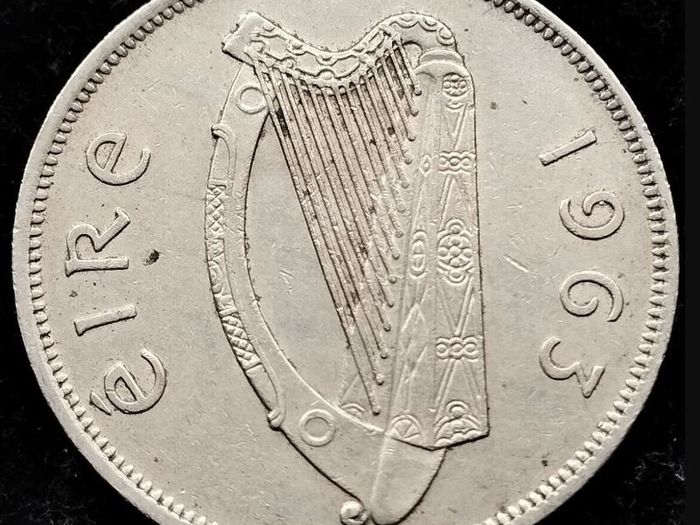 [#2106] - Ireland 1963 | Irish 2s6d | Irish Half Crown | Horse | KM.16a | High Grade