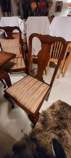 Mahogany Dining Table and 6 Chairs