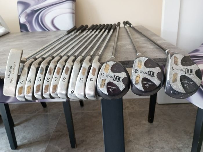 Dunlop golf clubs. Right handed clubs