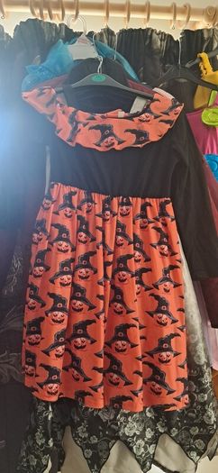kids costumes / dress up