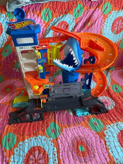 4 lots paw patrol & 3 lots hot wheels
