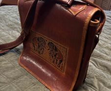 Excellent shoulder bag of exotic origins