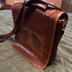 Excellent shoulder bag of exotic origins