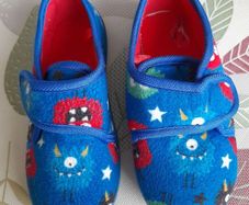 boys slippers size 8