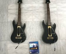 Guitar Hero Live + 2 Guitars + 2 Bluetooth Dobgles