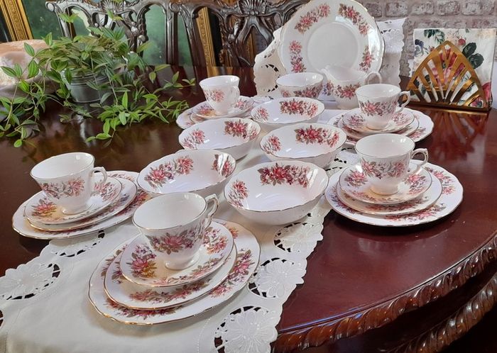 Colclough "Wayside" tea and dinnerware
