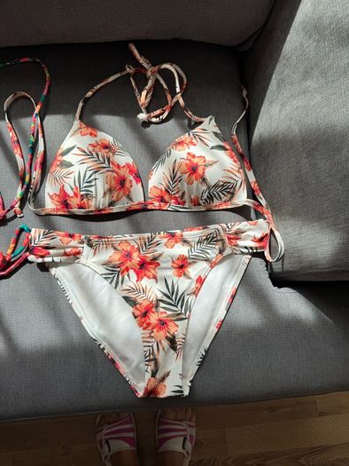 6 Swimming bikinis, size S (8/10)