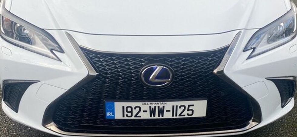 2019 Lexus Es 300h F Sport  Cvt