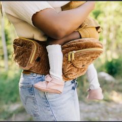 Tushbaby hip carrier
