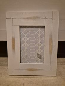 2 white photo frames 10 x 15 cm