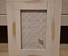 2 white photo frames 10 x 15 cm
