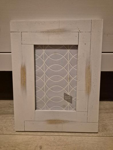 2 white photo frames 10 x 15 cm