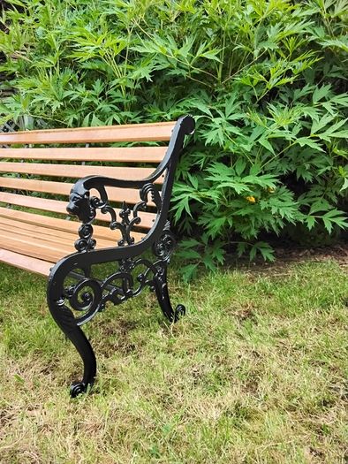 Cast iron and oak garden bench - 5ft