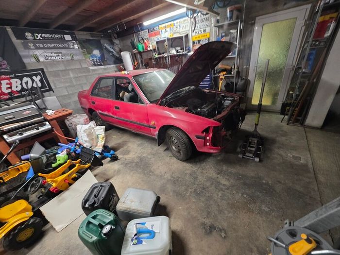 toyota carina 11 breaking