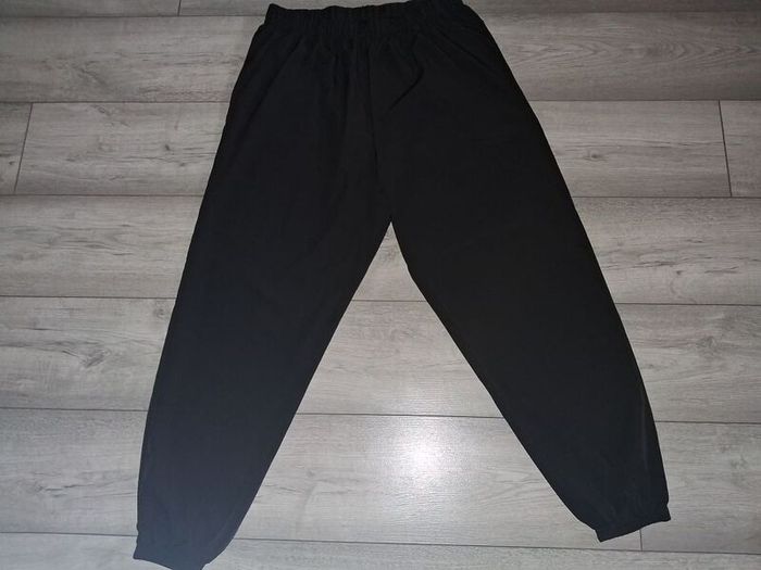 x4 Bundle - Brand New Womens Mixture Bundle - Size - XXL - Smaller Fit More A Size - U.K.16 - x3 Bundle - Bottoms - RRP - 49.74 & x1 - T-Shirt - RRP - 80.00 Dollars = RRP - 125.00+