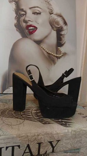 Black Shoes Size 6