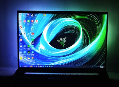 Razer Blade 18 2025 Dual 4K UHD+240Hz | FHD+440Hz Gaming Laptop