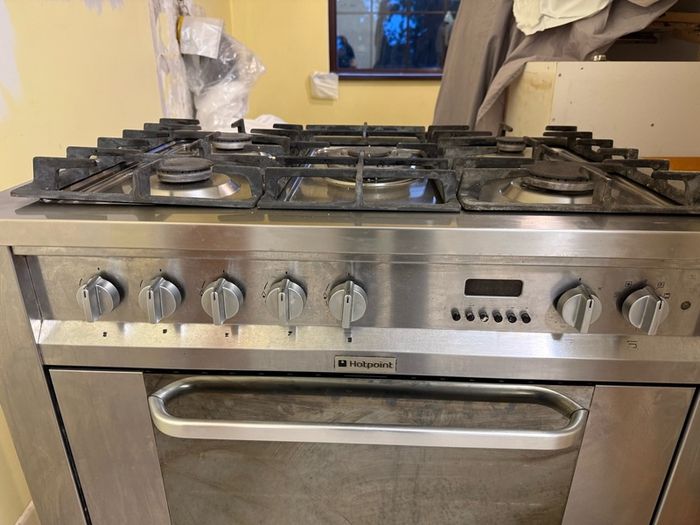 Hotpoint EG900X Gas oven & Extractor fan