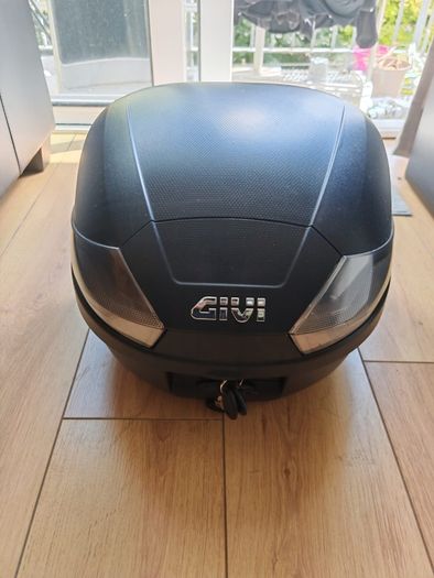 Motorcycle top box Givi, panniers