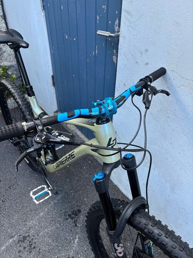 Full Suspension Carbon MTB