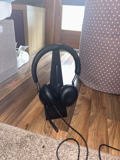 Headphone stand