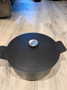M+S  nonstick cooking pot