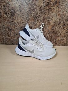 Womens NIKE REVOLUTION 5 trainers runners white Size UK 6 EU 40  boys girls