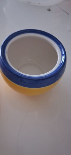 2 little pots never used