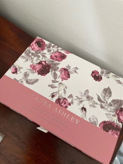 Laura Ashley highlighter palette - New