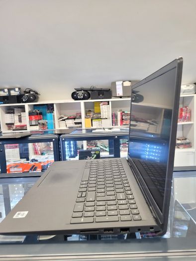 Dell Vostro 15 3510 Core i5-1135G7 (11th Gen) 16GB 256GB SSD Win 11 Pro 15.6" FULL HD Notebook