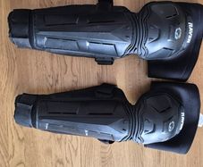Raven Knee guards
