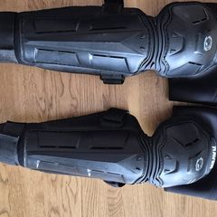 Raven Knee guards