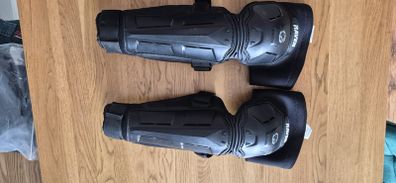 Raven Knee guards