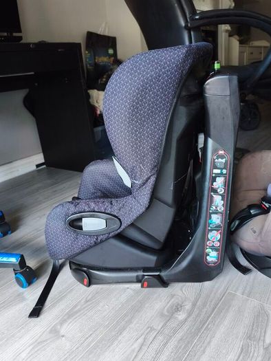 2 X Maxi Cosi Axis car seats