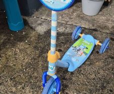 Bluey 3 wheel scooter
