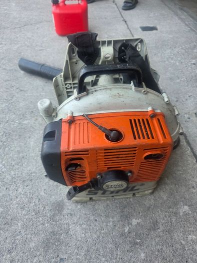 stihl blower and Tenaka hedge trimmer