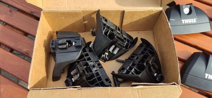 Thule roof bars, feet and fitting kit