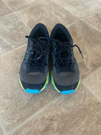 boys running shoes