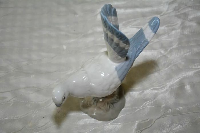 Spanish porcelain - pigeon
