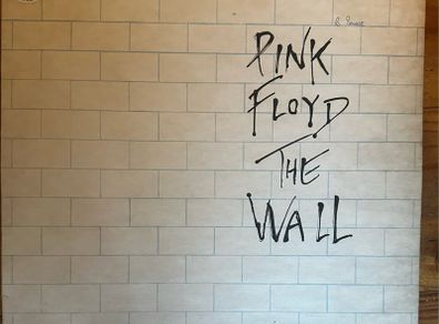 Pink Floyd. The Wall double album original Zimbabwe release in vg condition