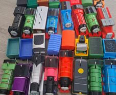 Thomas tank engine trains and tracks