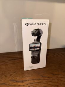 DJI Osmo Pocket 4 Essential Combo