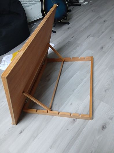 Desk top easel