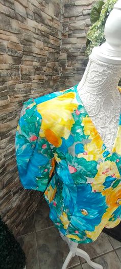 Vintage  80s 90s colourful floral blazer made in France