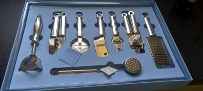 Newbridge Silverware 8 piece kitchen gadget set