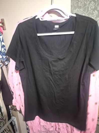 Tops size xl. All brand new some without tag. E2 each pr can do bundle on all